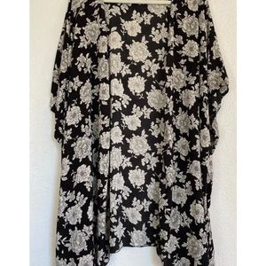 Brandy Melville Womens Cream/Black Floral Cotton Viscose  Kimono One Size